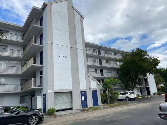 a view of a house with a yard and plants
