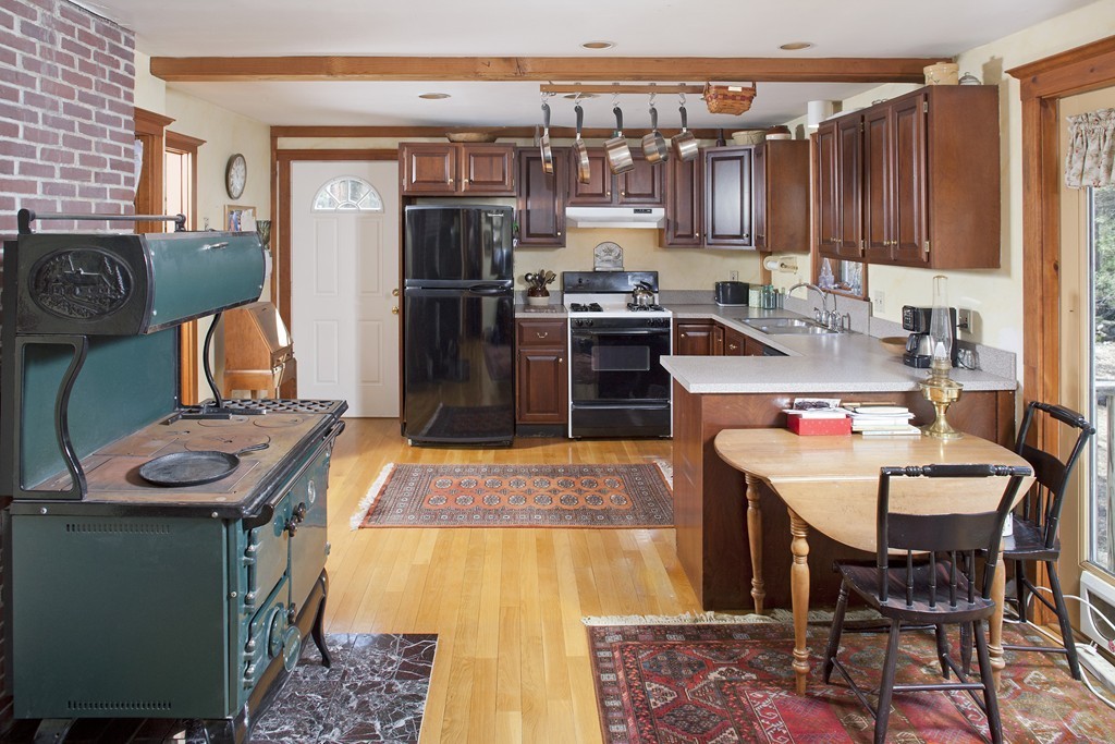 82 Ring Road Plympton, MA 02367 - Photo 3 of 13 Gallery Image 3