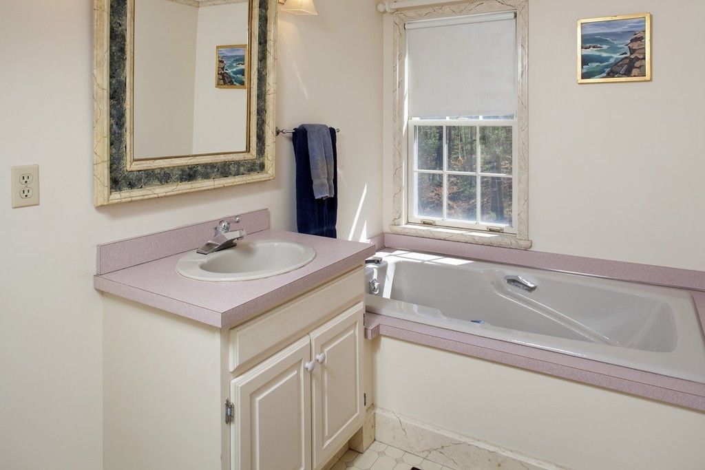 82 Ring Road Plympton, MA 02367 - Photo 9 of 13 Gallery Image 9
