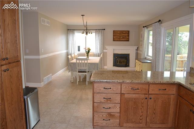 585 Red Cliff Road Colorado Springs, CO 80906 - Photo 3 of 27