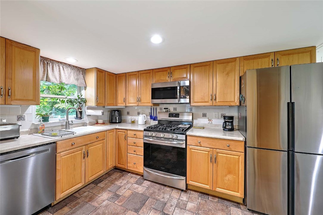 600 Cole Farm Road Warwick, RI 02889 - Photo 22 of 42