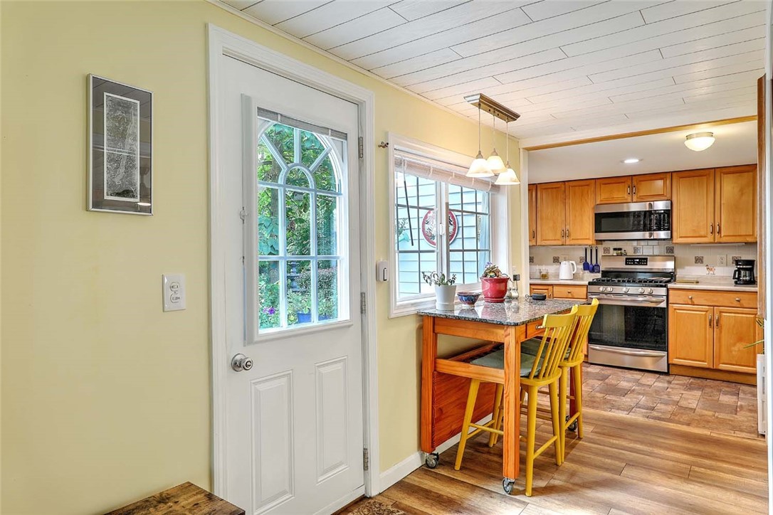 600 Cole Farm Road Warwick, RI 02889 - Photo 8 of 42