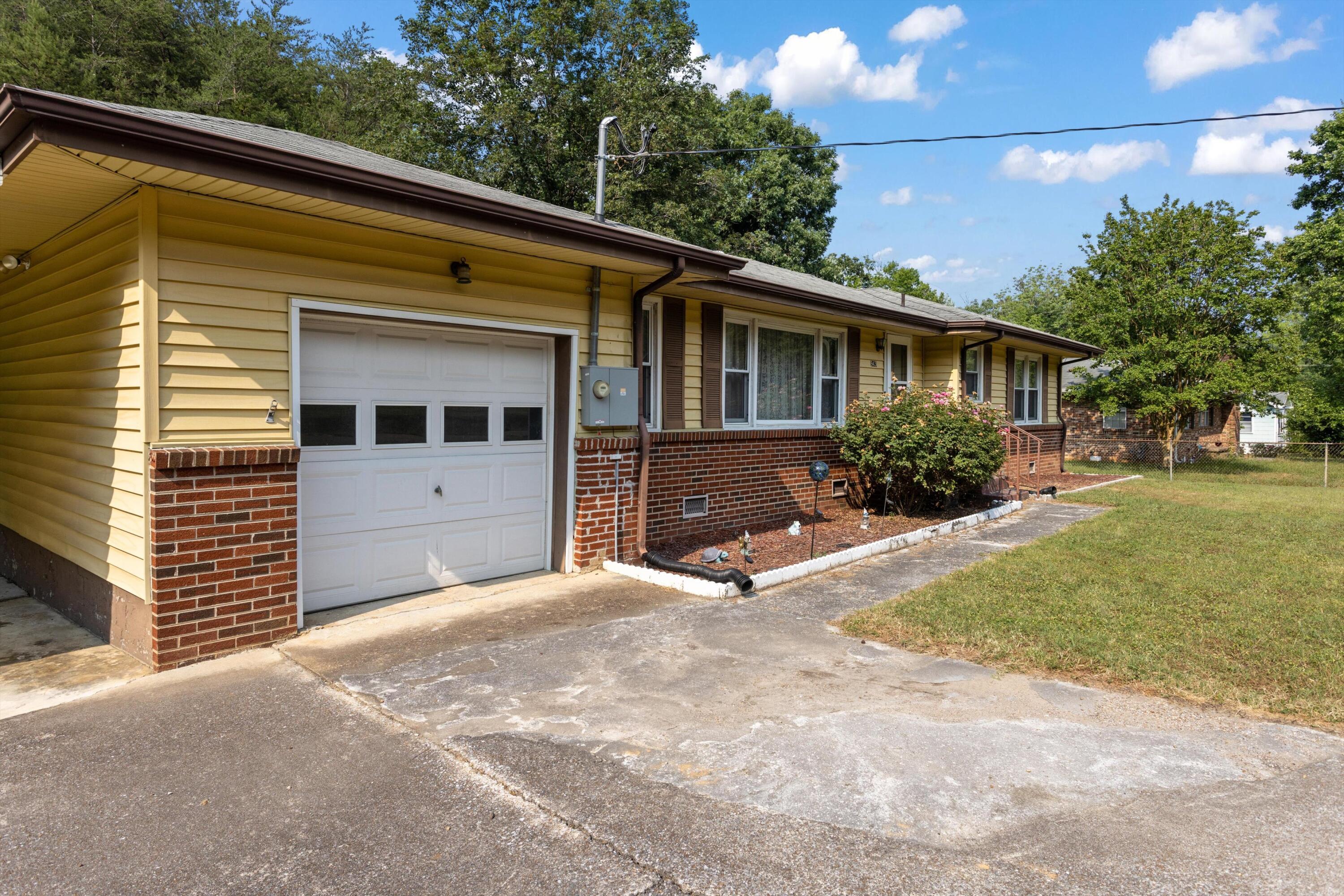943 Ely Road Hixson, TN 37343 - Photo 3 of 24 03-2M6A2068-2