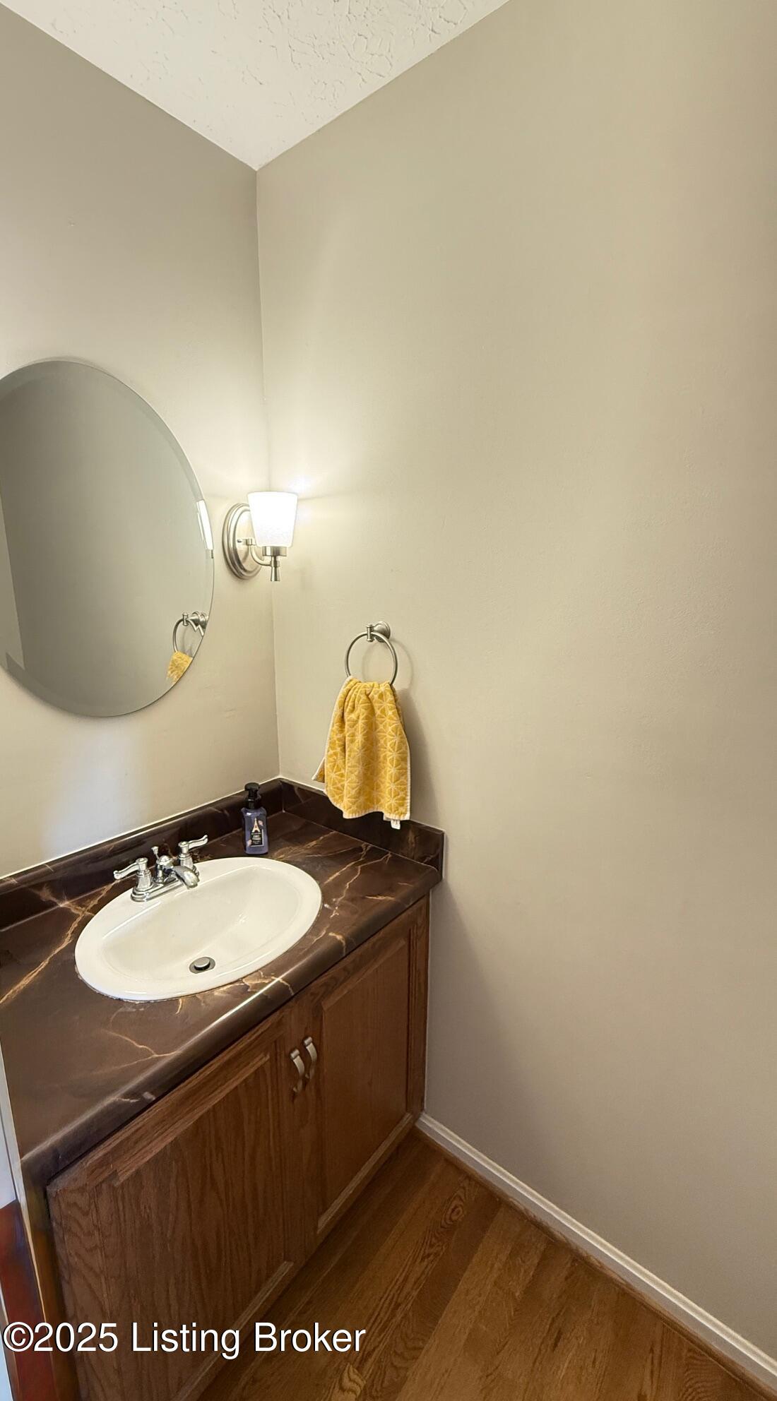 4604 Lincoln Road Louisville, KY 40220 - Photo 7 of 29 Hall Bath