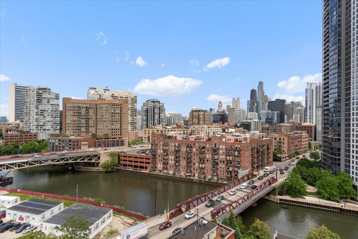 501 North Clinton Street, Unit 1303 Chicago, IL 60654 - Photo 38 of 46