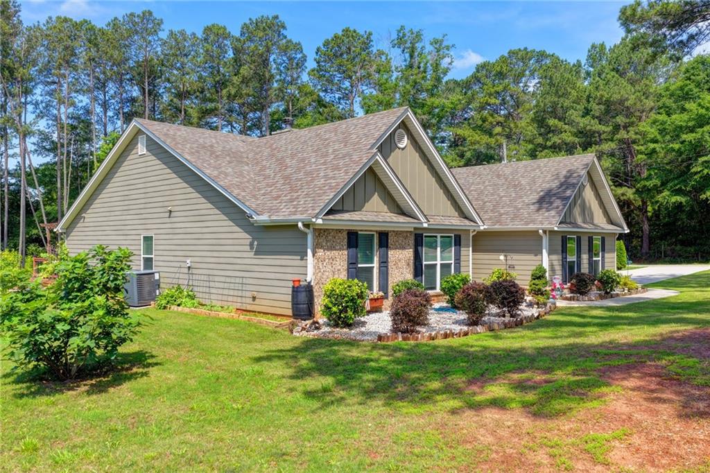 204 Lynn Road Bethlehem, GA 30620 - Photo 41 of 44 a front view of a house with garden