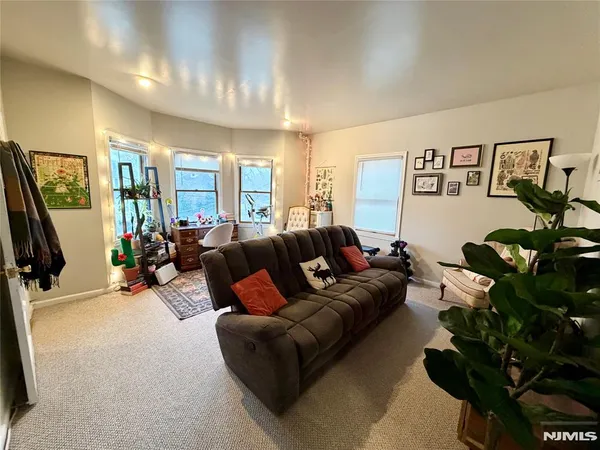 $2,400 | 33-apt 2 Claremont Avenue, Unit 2, Montclair, NJ 07042