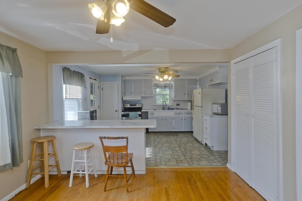 93 Moss Road Springfield, MA 01119 - Photo 8 of 40