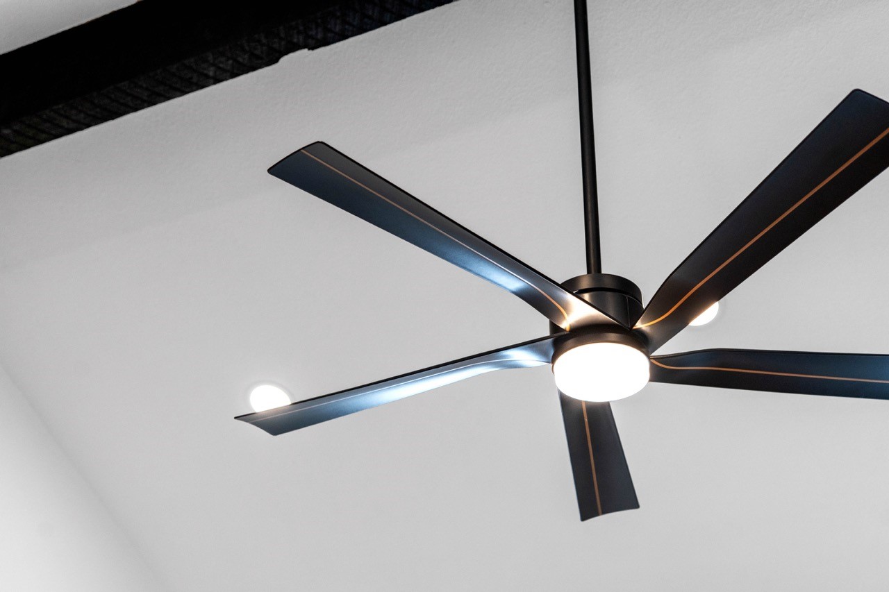5326 Findlay Drive Pasadena, TX 77505 - Photo 13 of 50 Modern ceiling fan and recessed lighting accent the impressive vaulted ceiling.