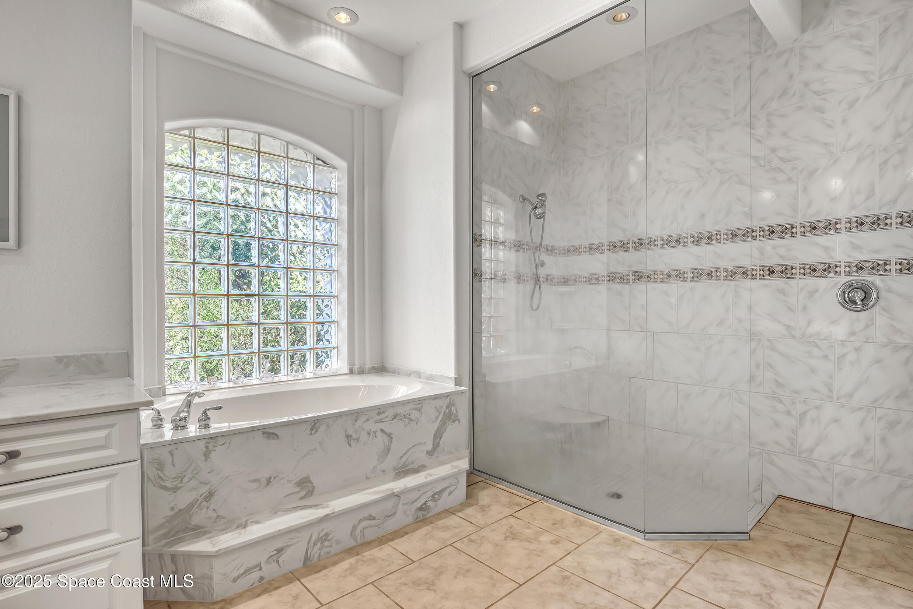 813 Hogan Way Melbourne, FL 32940 - Photo 31 of 50 a bathroom with a shower