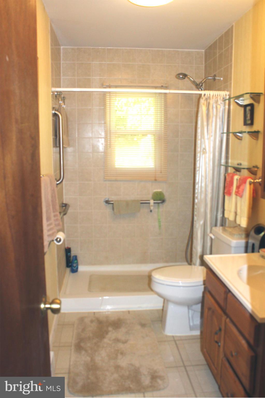 5644 Wilson Road Marshall, VA 20115 - Photo 6 of 28 Bath