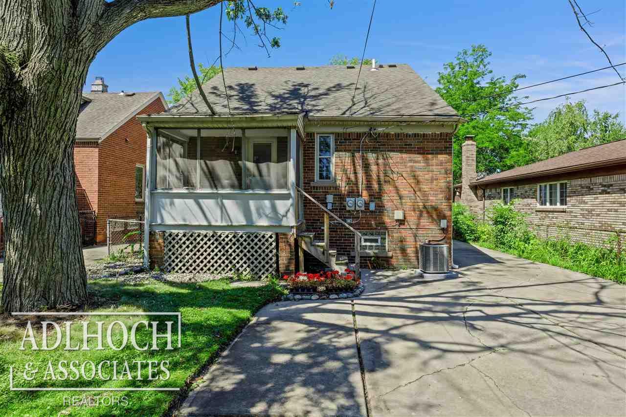 1777 Hampton Road Grosse Pointe, MI 48236 - Photo 21 of 26 50086314-22.JPG