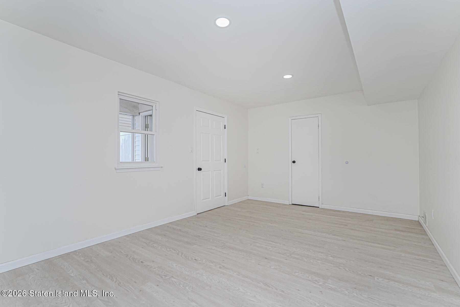 39 Commerce Street Staten Island, NY 10314 - Photo 23 of 49 a view of room