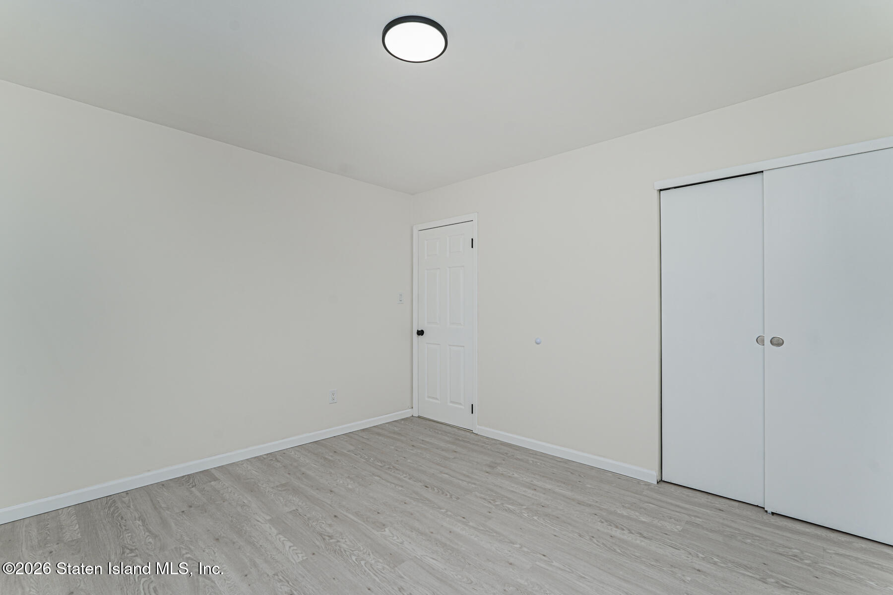 39 Commerce Street Staten Island, NY 10314 - Photo 24 of 49 a view of a livingroom with wooden floor