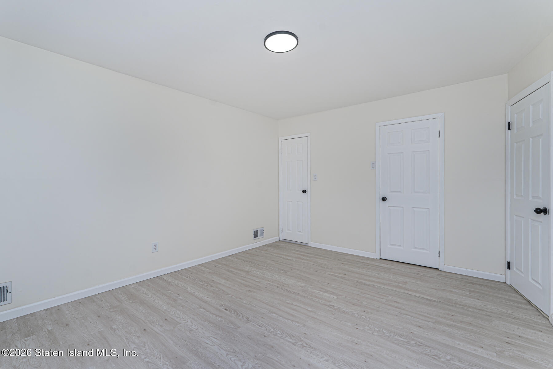 39 Commerce Street Staten Island, NY 10314 - Photo 25 of 49 a view of an empty room