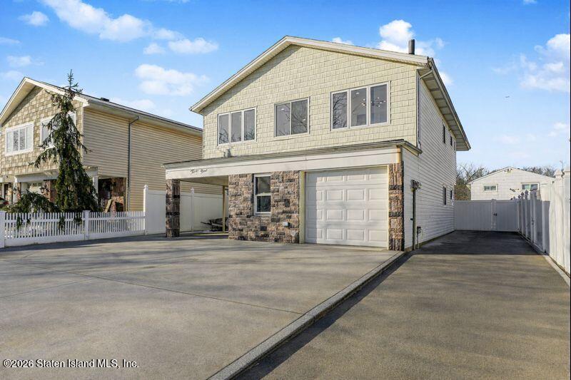 39 Commerce Street Staten Island, NY 10314 - Photo 3 of 49 a front view of a house with a yard