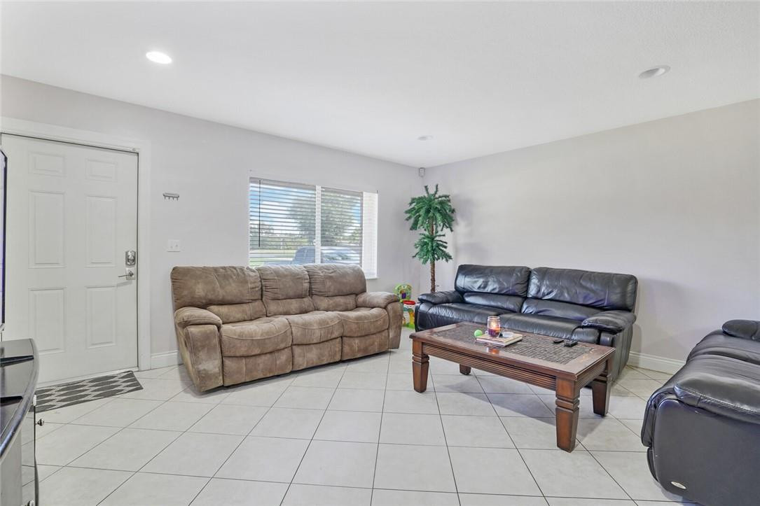 9884 Liberty Court Boca Raton, FL 33434 - Photo 5 of 32 Photo 5