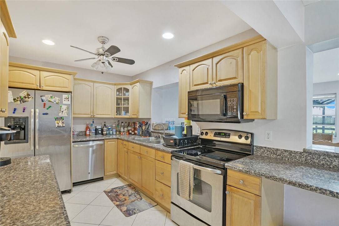 9884 Liberty Court Boca Raton, FL 33434 - Photo 9 of 32 Photo 9
