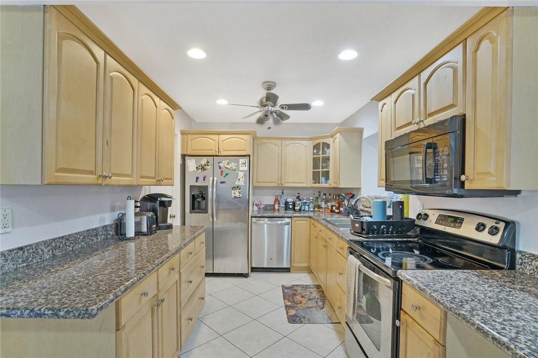 9884 Liberty Court Boca Raton, FL 33434 - Photo 10 of 32 Photo 10