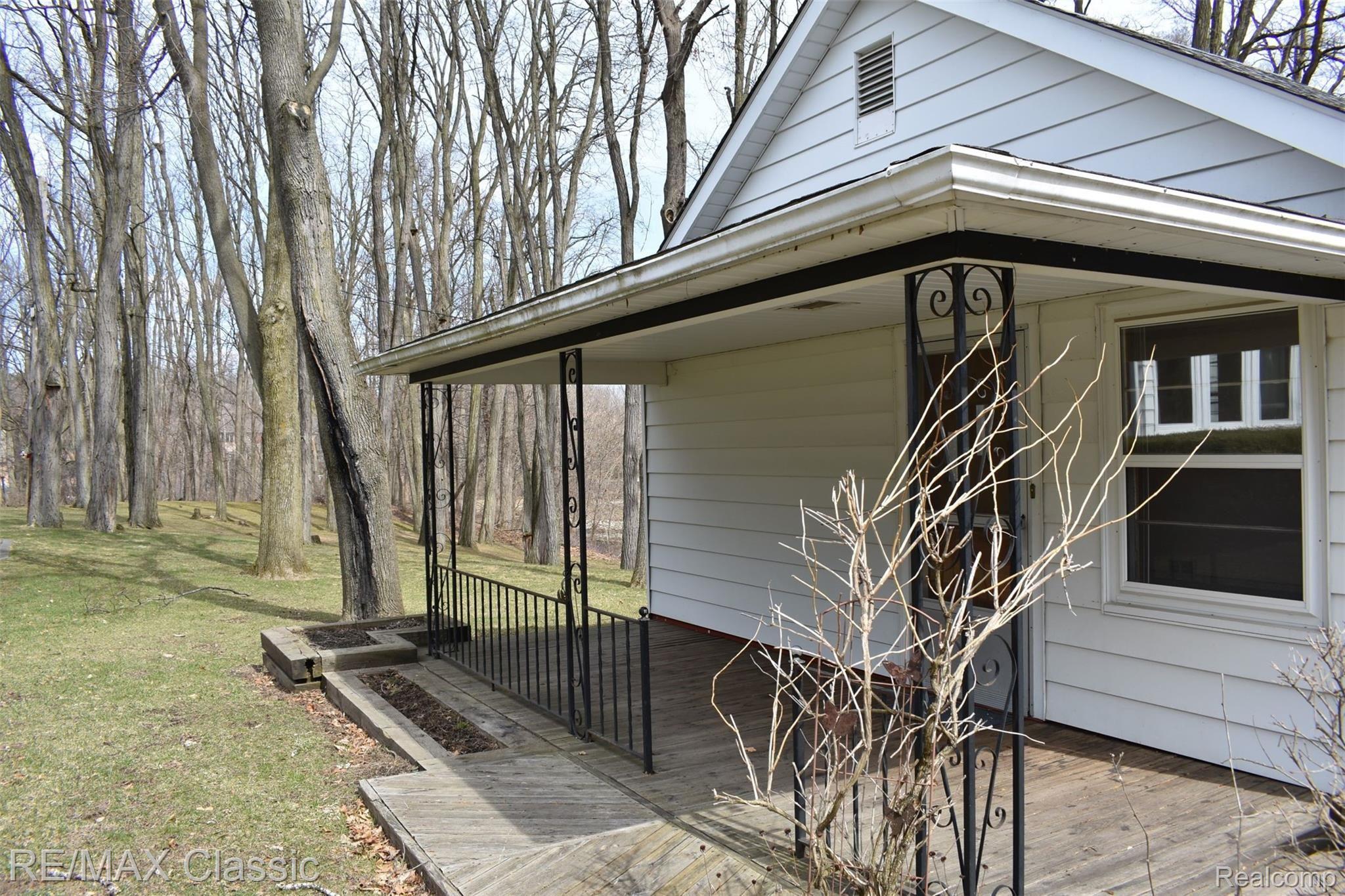 3980 Benstein Road Commerce Township, MI 48382 - Photo 49 of 68 Covered front porch to apartment 1