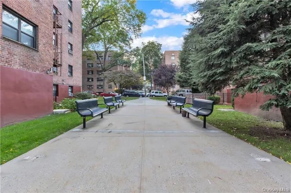 $285,000 | 51 White Oak Street, Unit 2A, New Rochelle, NY 10801