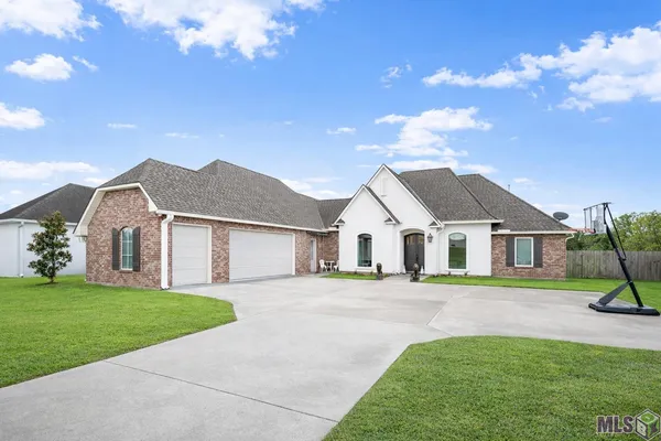 $430,000 | 30857 Creek Valley Drive, Denham Springs, LA 70726