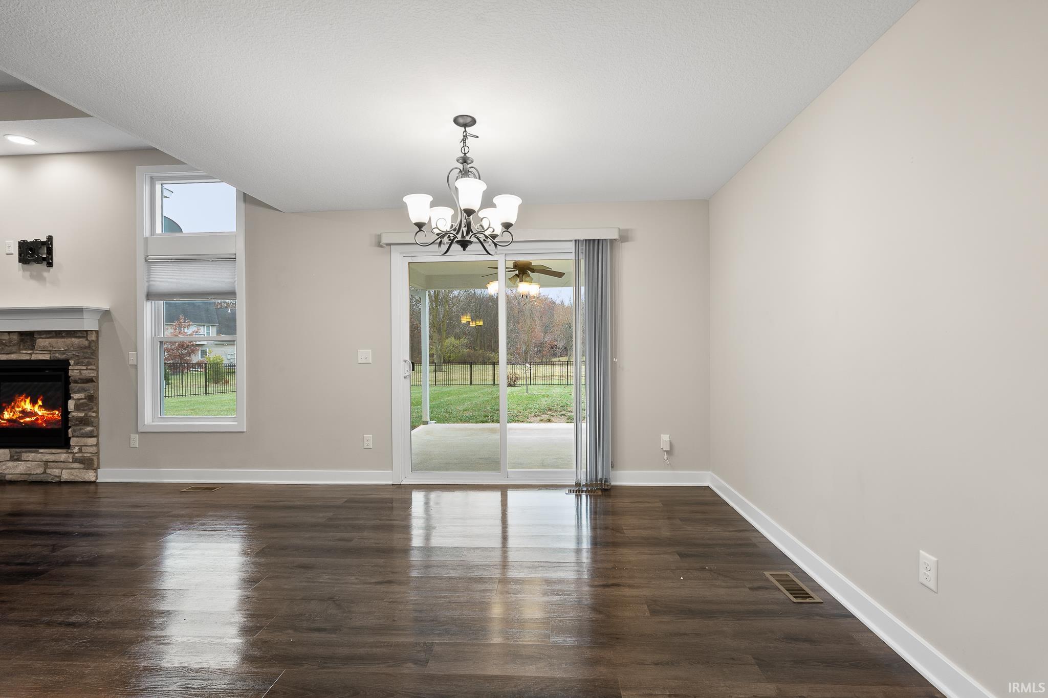 10328 Fieldlight Boulevard Fort Wayne, IN 46835 - Photo 12 of 36