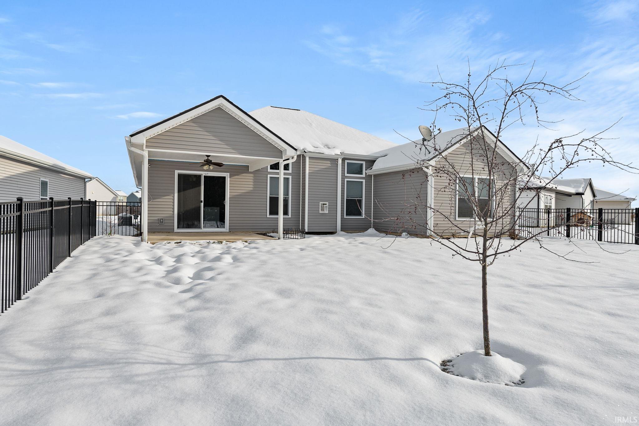 10328 Fieldlight Boulevard Fort Wayne, IN 46835 - Photo 6 of 36