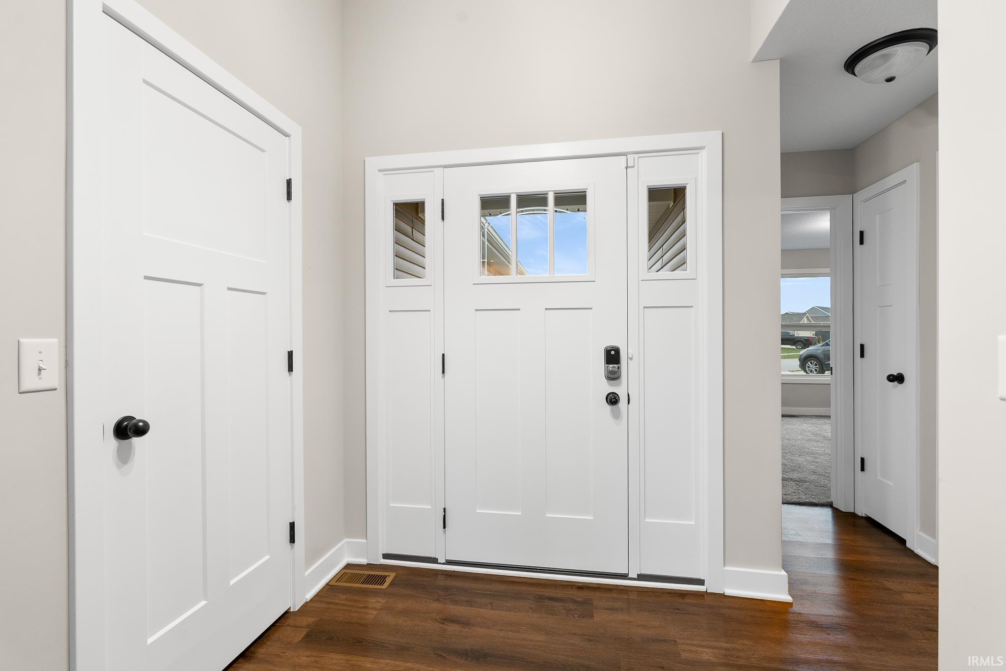 10328 Fieldlight Boulevard Fort Wayne, IN 46835 - Photo 7 of 36