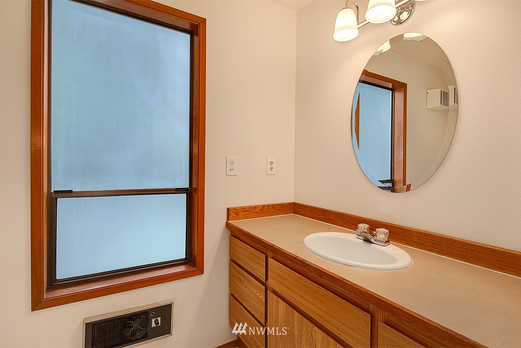 6044 South Roxbury Street Seattle, WA 98118 - Photo 15 of 20 Gallery Image 15