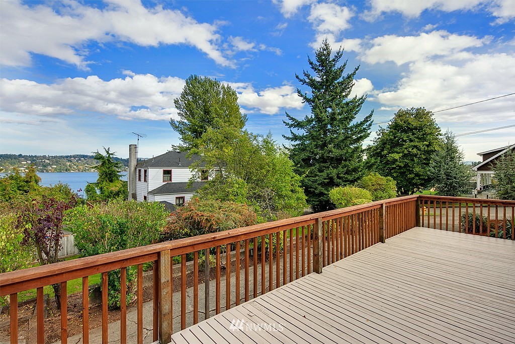 6044 South Roxbury Street Seattle, WA 98118 - Photo 4 of 20 Gallery Image 4