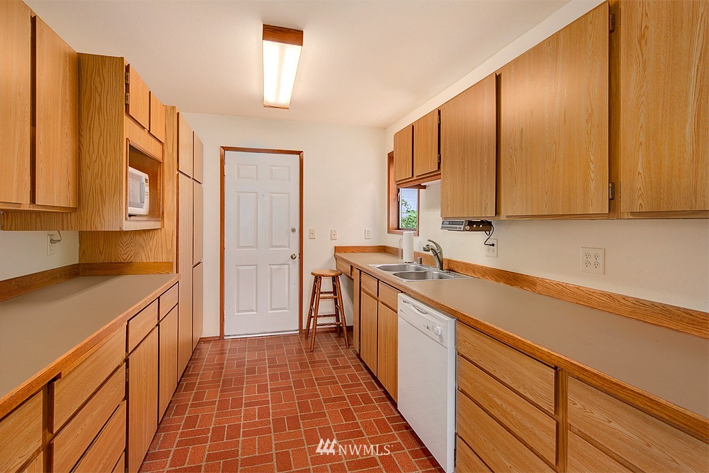 6044 South Roxbury Street Seattle, WA 98118 - Photo 7 of 20 Gallery Image 7