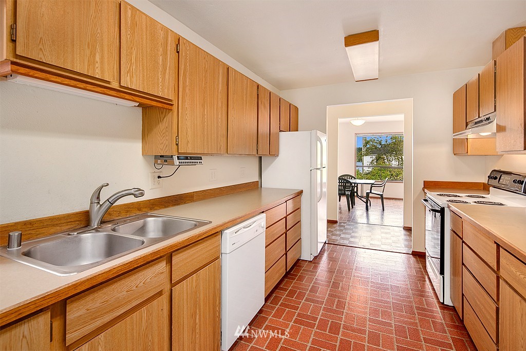 6044 South Roxbury Street Seattle, WA 98118 - Photo 8 of 20 Gallery Image 8