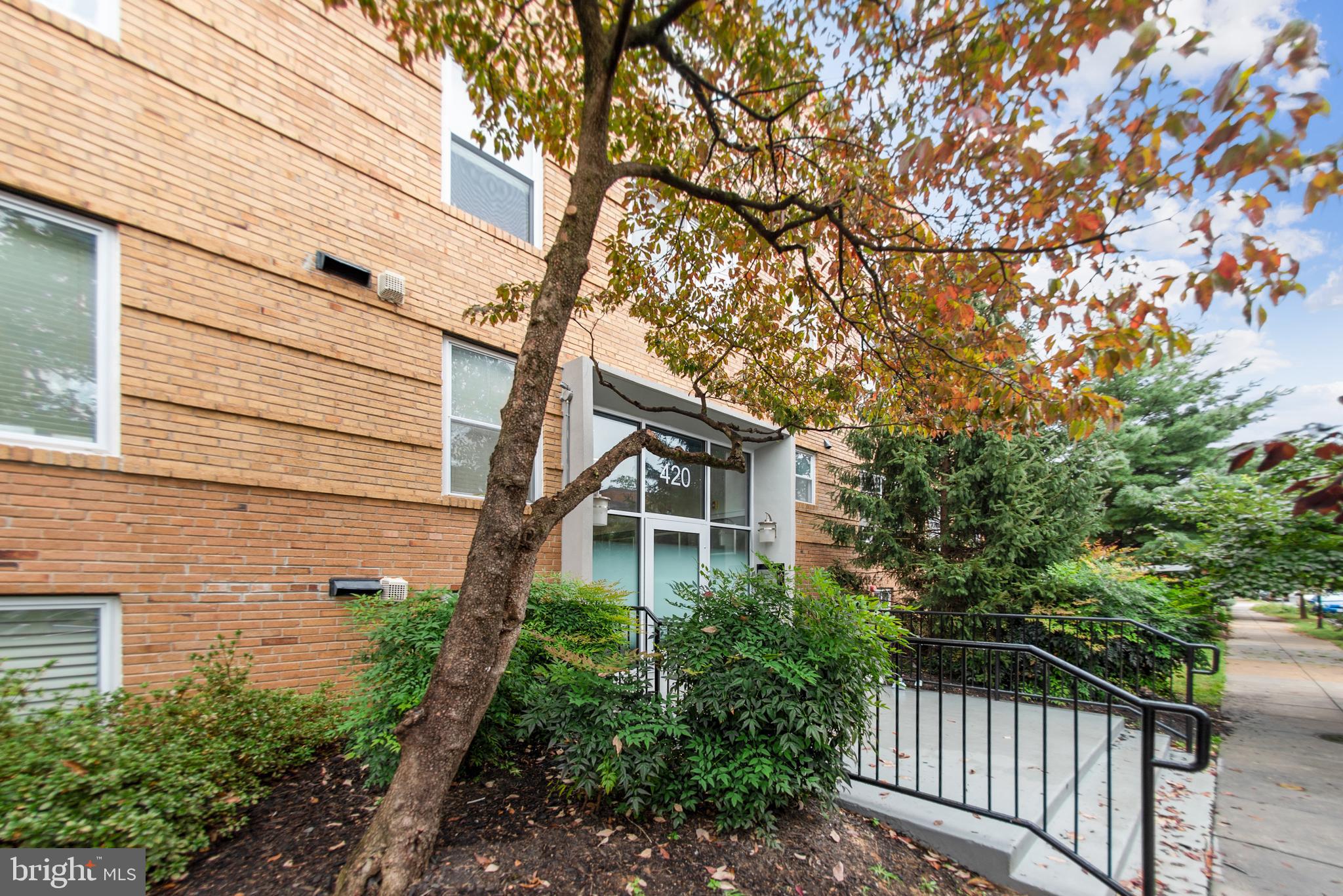420 16th Street Southeast, Unit 306 Washington, DC 20003 - Photo 3 of 32 a house view with a garden space