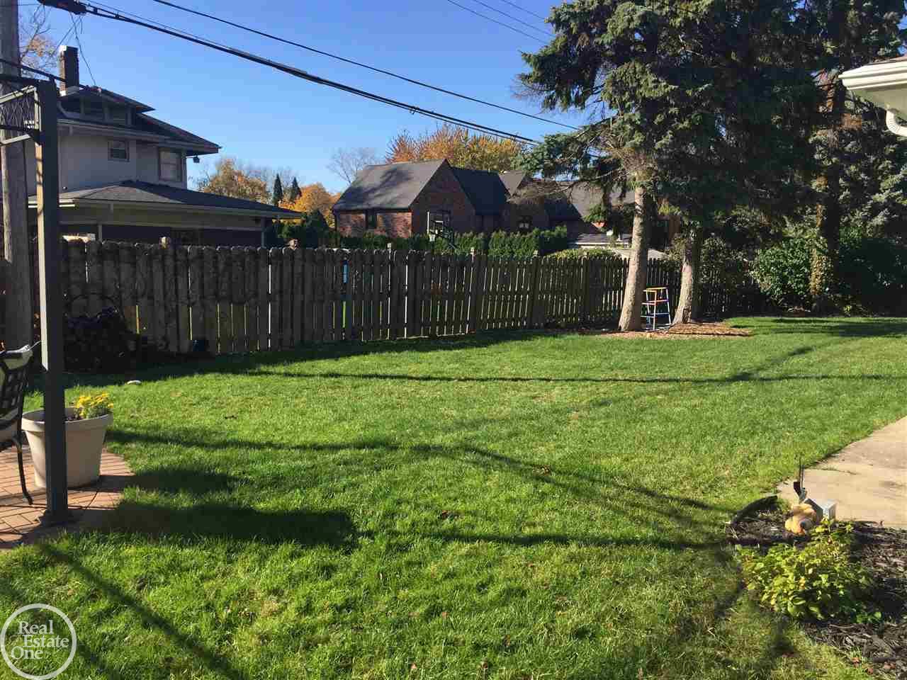 1033 Bishop Road Grosse Pointe, MI 48230 - Photo 32 of 37 31313611-31.JPG