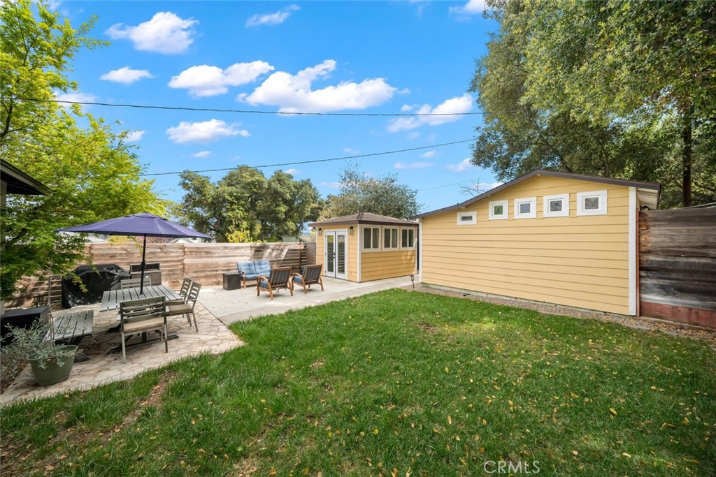 104 16th Street Paso Robles, CA 93446 - Photo 31 of 40 a view of a patio with table and chairs under an umbrella