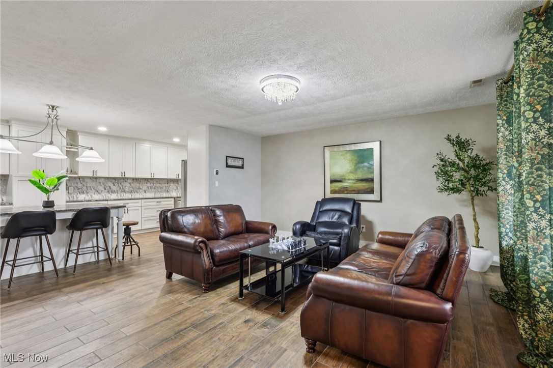 6996 Oakwood Road Parma Heights, OH 44130 - Photo 2 of 32 Living room