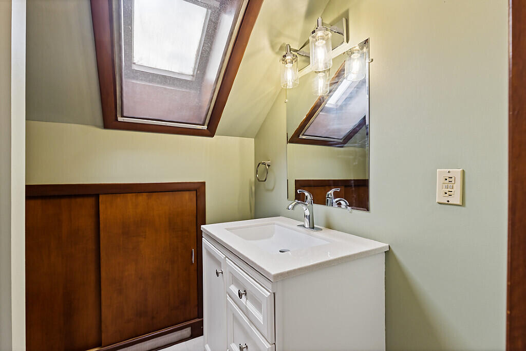 7 Collette Street Waterville, ME 04901 - Photo 30 of 54 Upstairs bath
