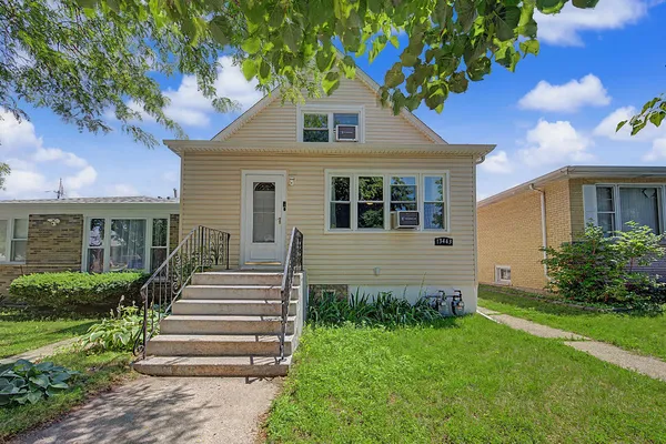 $279,000 | 13443 South Avenue M, Chicago, IL 60633