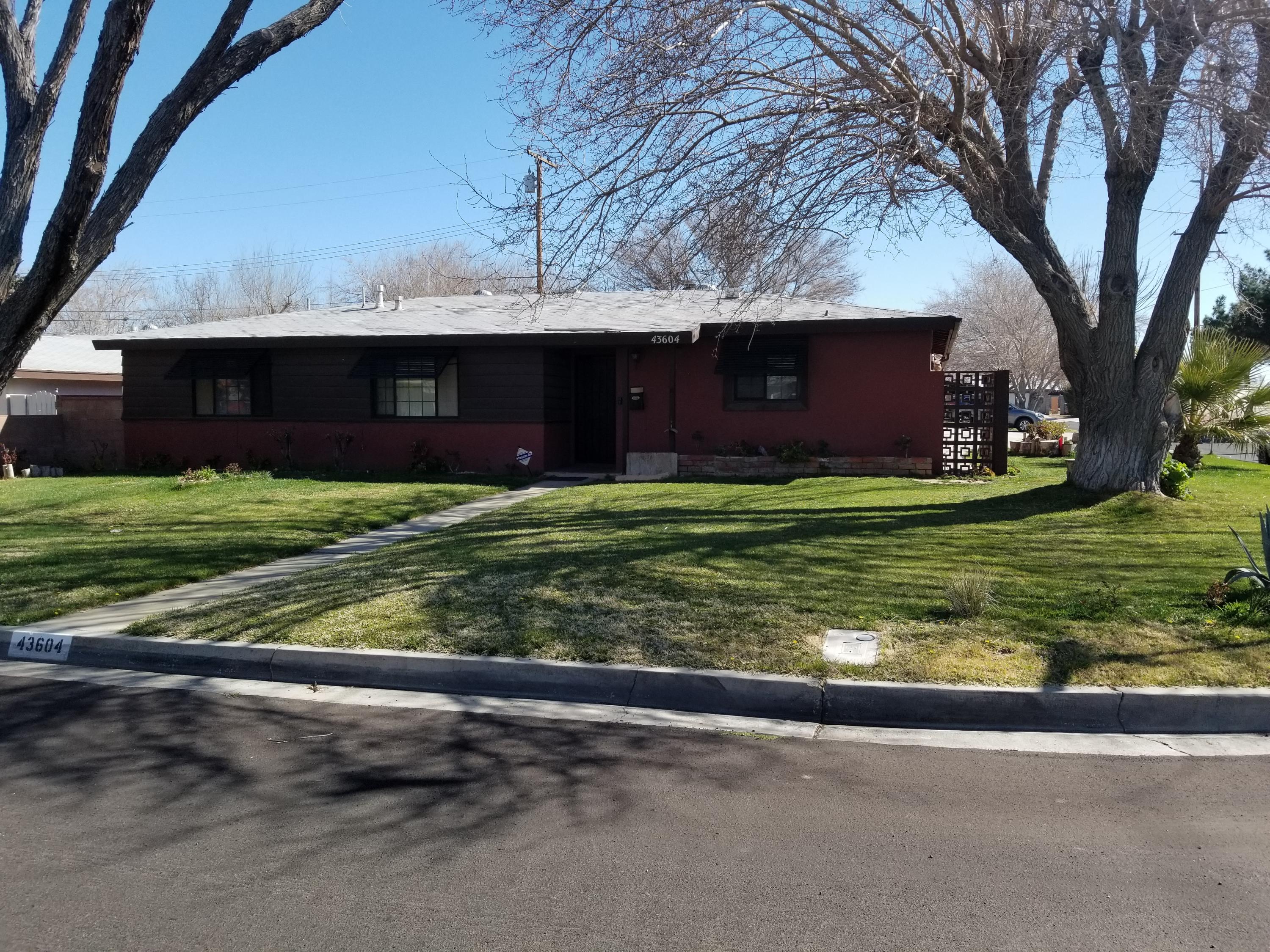 43604 Fern Avenue Lancaster, CA 93534 - Photo 2 of 2 a view of a backyard of the house