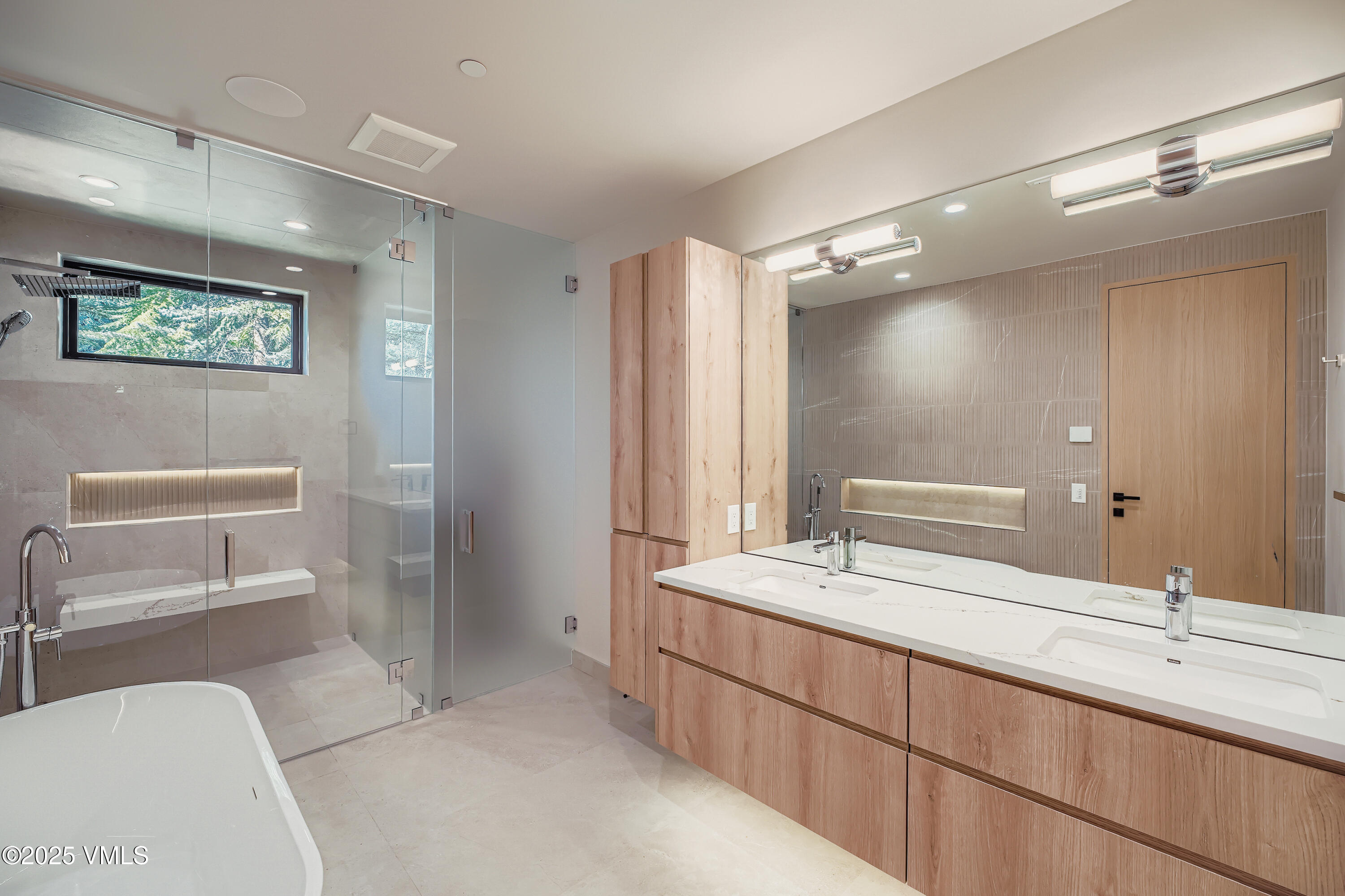 2805 Bald Mountain Road, Unit WEST Vail, CO 81657 - Photo 23 of 54 09 Primary Bathroom