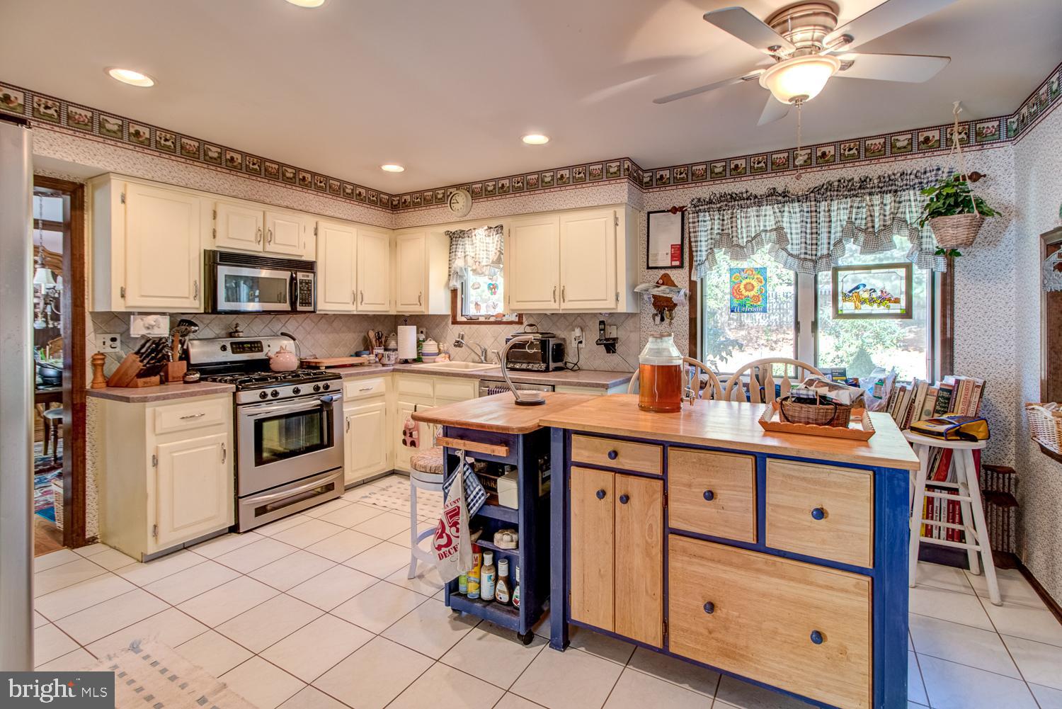 8 John Lenhardt Road Trenton, NJ 08690 - Photo 14 of 41