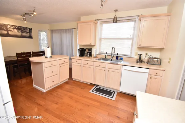 $2,650 | 2570 Country Club Drive, Tobyhanna, PA 18466