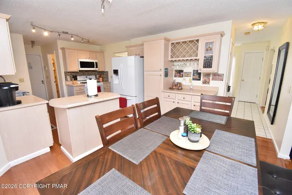 $2,650 | 2570 Country Club Drive, Tobyhanna, PA 18466