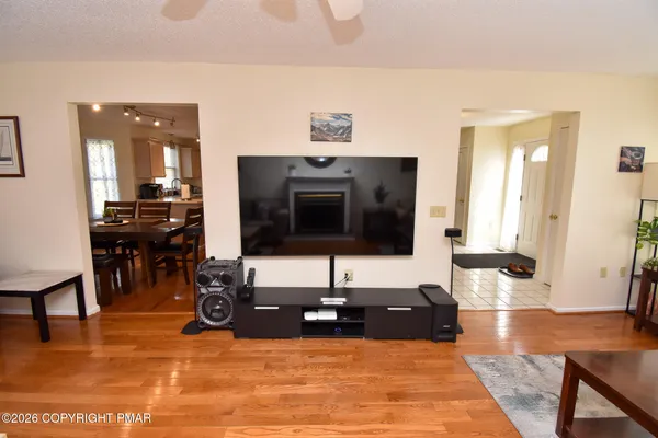 $2,650 | 2570 Country Club Drive, Tobyhanna, PA 18466