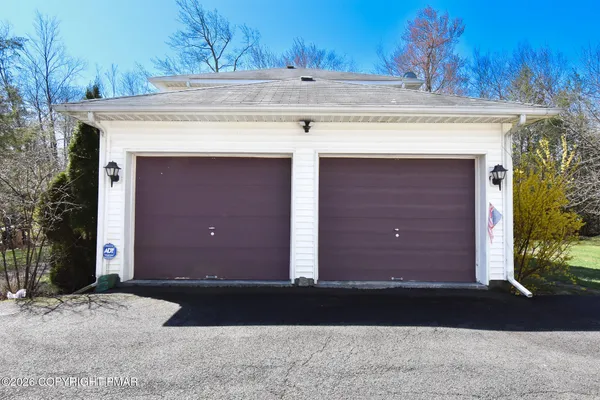 $2,650 | 2570 Country Club Drive, Tobyhanna, PA 18466