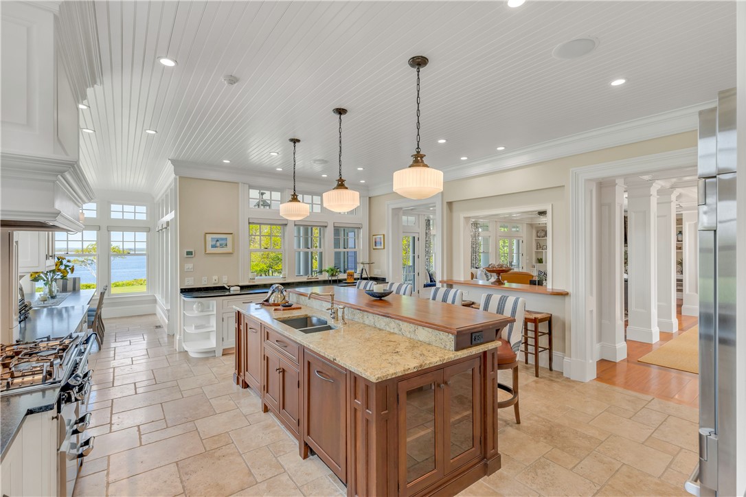 458 Poppasquash Road Bristol, RI 02809 - Photo 11 of 36