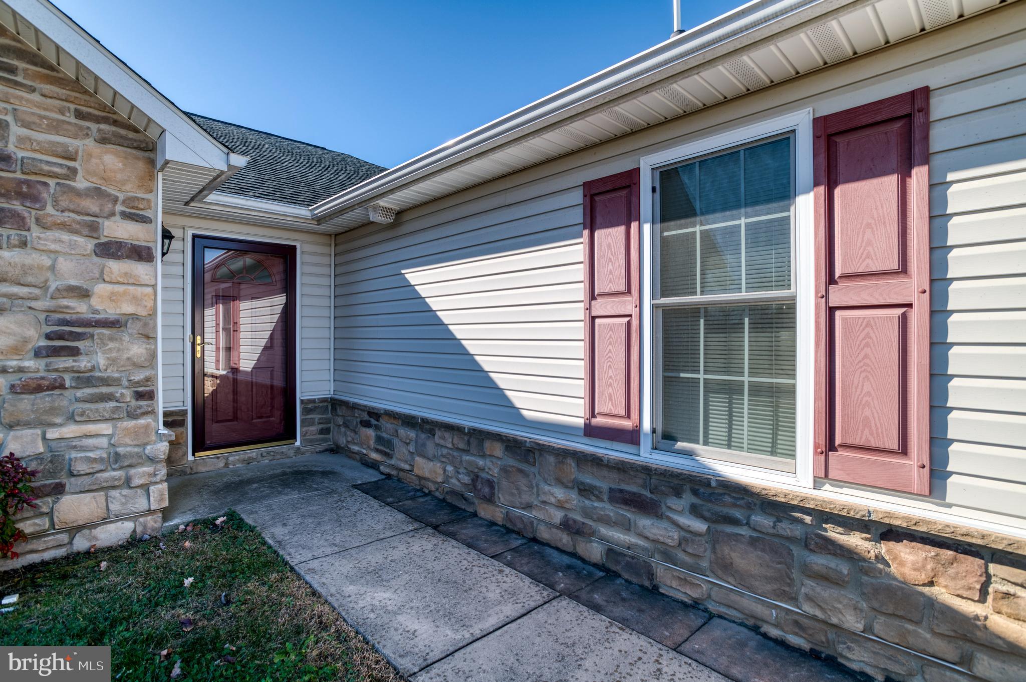 421 Queen Street Culpeper, VA 22701 - Photo 21 of 52 a front view of a house with a garden