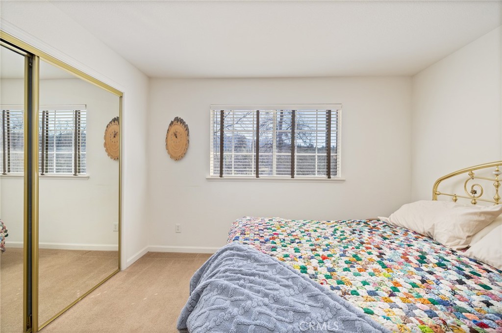 50174 Bissett Station Road Oakhurst, CA 93644 - Photo 29 of 75 a bedroom with a bed and a window