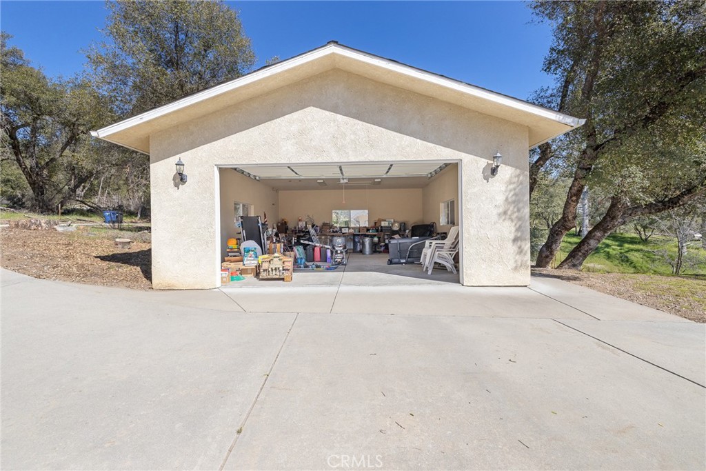 50174 Bissett Station Road Oakhurst, CA 93644 - Photo 38 of 75 Detached garage